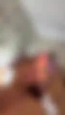 Você só precisa de alguns segundos para tocar meus peitos sensuais e deixá-los realmente quentes. Seu pau ficará tão duro quanto meus mamilos.