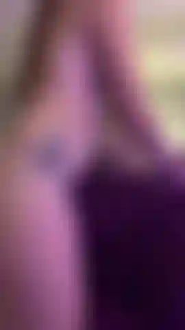 Esta cadeira nos permitirá explorar todos os desejos. Brincando com a intensidade e proximidade de ter minha bucetinha molhada tão perto vamos explorar muitas posições até chegarmos juntas ao ápice do êxtase de prazer.