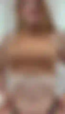 Deixe-me seduzi-la com minha sensualidade.