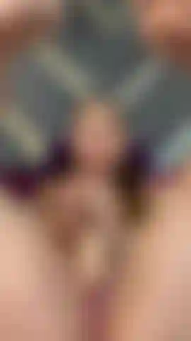 Cada penetração da minha bucetinha com meu brinquedo vai despertar todos os seus sentidos... Seu pau vai explodir de prazer.