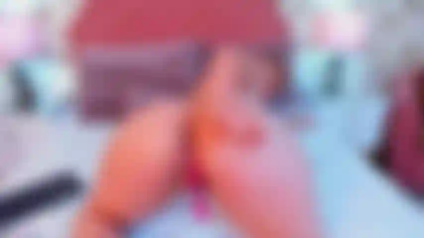 Minha bunda quente e molhada aberta em estilo cachorrinho pronta para você chupá-la até ficar bem mais molhada e depois fodê-la com seu pau duro, chicotear minha bunda enquanto me penetra.