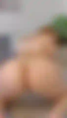 Agite a bunda no twerk.