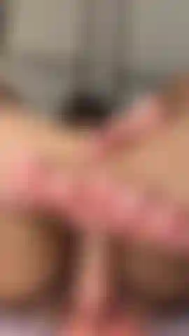 Imagine deixar seu esperma escorrer pelas curvas dos meus pés e deslizar entre meus dedos_footjob.