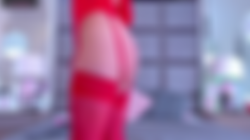 Fodendo minha bunda com um vibrador enorme.