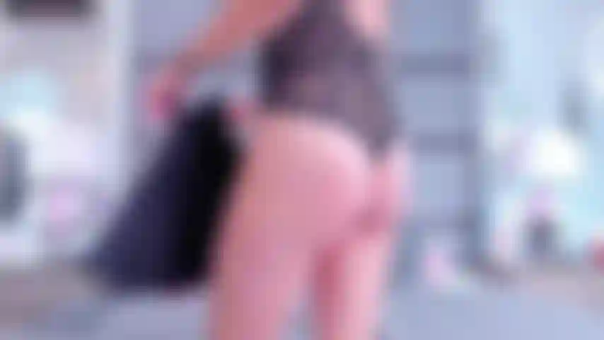 Continuo cavalgando até esguichar o orgasmo.