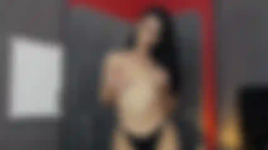 Ficando safada com cuspe no peito.