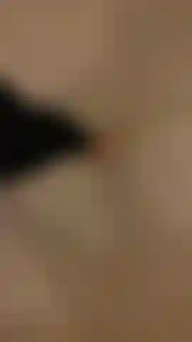 Dedos verdes em sapatos.