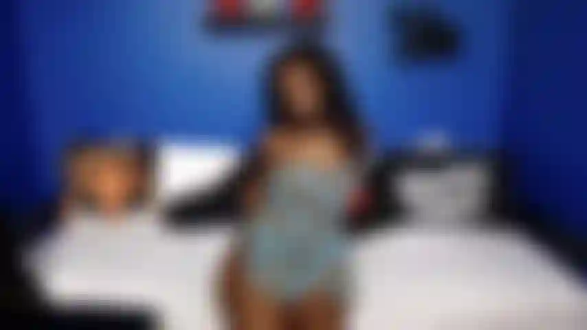 Strip tease de vestido de chita.