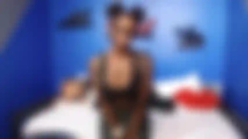 Colegial strip tease.