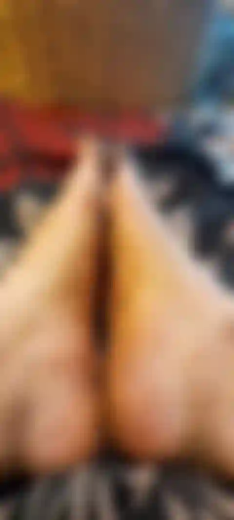 Pés sujos fodem com vibrador bbc.