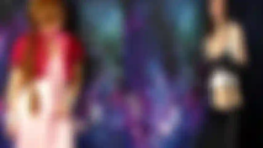 Final fantasy vii tifa e aerith threesome fantasy - por que escolher quando você pode ter os dois? Conversa suja com striptease, dedilhado e foda com vibrador. No final, nós dois imploramos por porra na cara.