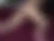 Dia dos namorados indulgência no prazer. Adoro como a cunha mantém meus quadris em um ângulo para cima, o que proporcionou uma posição muito sexy enquanto fodo minha buceta.. Também levo pancadas por trás.