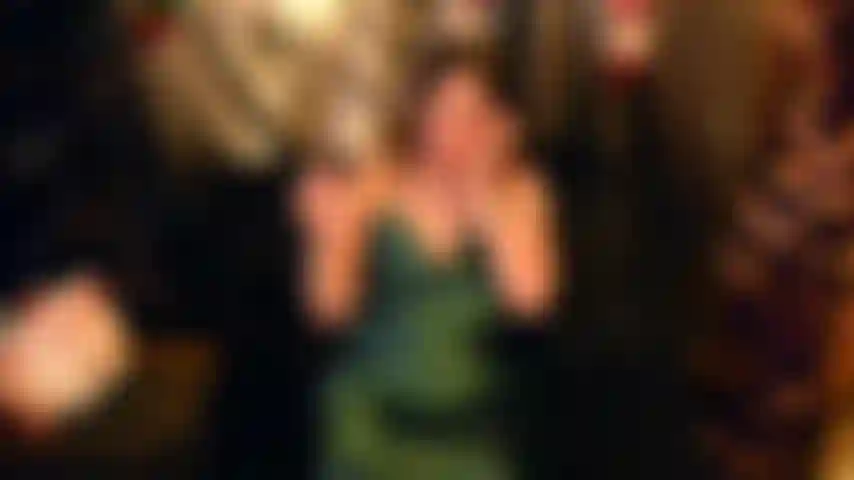 Uma esposa gostosa e tarada para as férias.