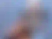 Daenerys targaryen, mãe dos dragões, sua nova rainha, está procurando uma nova mão. Cercada por seus dragões, ela diz que precisa de alguém em quem possa confiar, que obedeça cada vírgula.