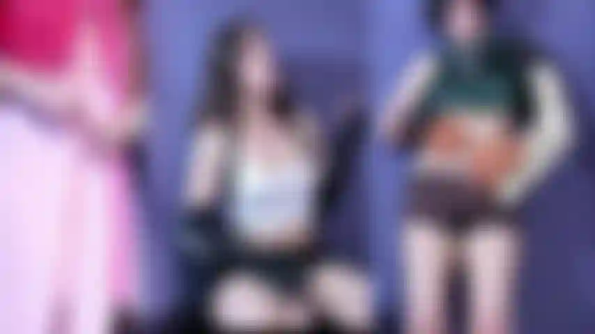 Fantasia final vii fantasia 4way - tifa, aerith e yuffie se revezam montando seu pau. Enquanto uma das mulheres monta no seu pau, as outras fazem strip-tease e eventualmente se masturbam.