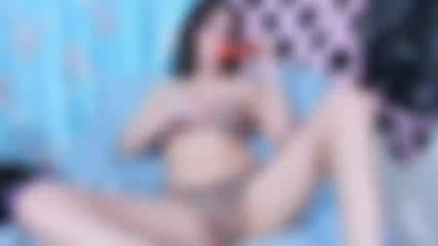 Masturbação múltipla em maiô.