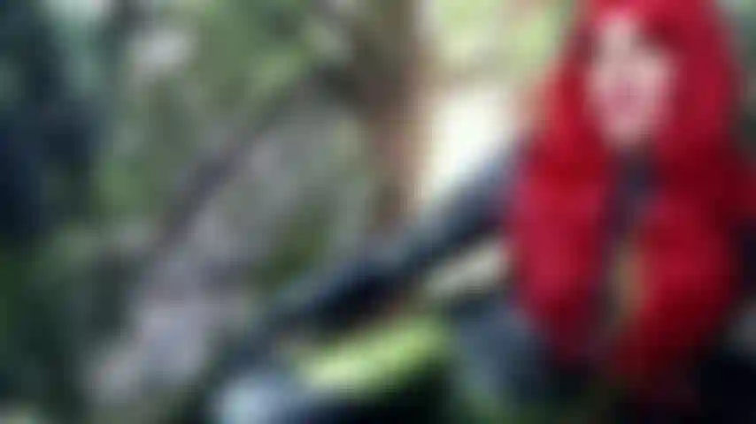 Poison ivy joi - você foi capturada e para ser libertada, você precisa seguir as instruções dela para se masturbar. No final ela implora por sua porra na boca e no rosto.