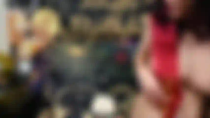 Bolo de aniversário sentado e espirrando.