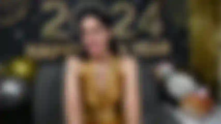 Dramatização de secretária sacanagem fode chefe casado em qualquer festa para ganhar aumento.