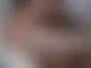 Toda coberta de chocolate. Levo uma tigela de calda de chocolate caseira, bem quentinha. Uso uma colher para escorrer pelo corpo antes de esfregar na pele. Termino com um beijo de chocolate!