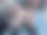 Minha intenção era dar 200 palmadas, mas conforme o vídeo avança, você vê que a dor está me afetando, então me afastei e dei 200 palmadas em cada bochecha, totalizando 400 palmadas.