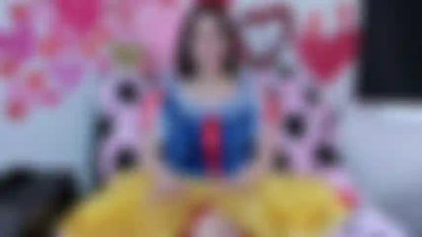 Encenação de rendição de impregnação branca de neve! Você, general do exército, chegou ao meu quarto. Para permanecer no poder preciso de um herdeiro. Consolo gostoso fodendo com bucetinha cremosa no final.