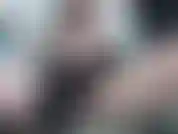 Me masturbo com luvas pretas de látex - esfrego meus seios e minha buceta bem na sua cara antes de usar um vibrador para gozar forte!