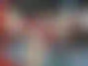 Papai noel travesso e vibrador de vidro de cana-de-doce. Papai noel ali só desejo boas festas! Ela brinca puxando para baixo sua roupa de papai noel com seu vibrador de vidro antes de bater na buceta.