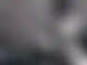 O bucaneiro steampunk se masturba - o bucaneiro steampunk ali usa nada além de um chapéu steampunk, luvas rendadas e botas. Cercada por adereços steampunk, ela bate na buceta com um vibrador.