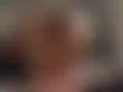 Fap sorrateira na casa do primo - tiro meu vestido preto e fodo minha buceta em várias posições enquanto tento ficar quieta.