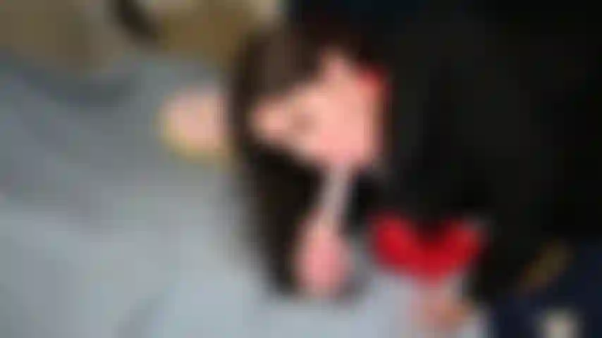 Colegial se masturba com uma vibração fofa.