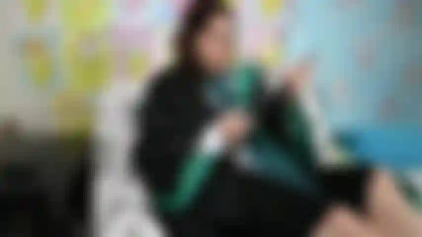 Sonserina fode varinha de vibrador.