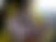 Masturbação em cadeira amarela - exibo minha lingerie roxa de tiras antes de puxar meus peitos e me masturbar com vibrador até gozar.