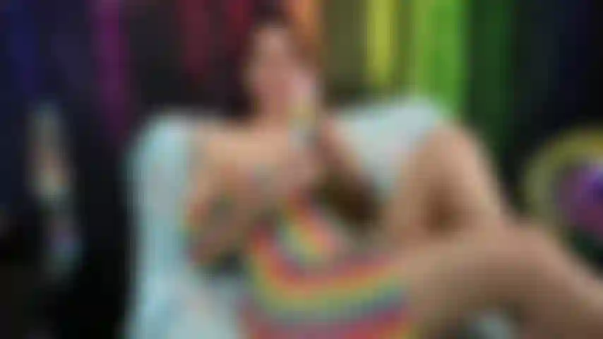 Orgasmos mágicos de arco-íris com vibrador de chifre de unicórnio.