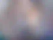 Suave sedução de seus sentidos. Tentando e provocando você, meu decote perfeito envolto em um suéter dourado brilhante. Para amantes da beleza e obsessivas por decotes.