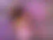 Entregue-se ao prazer secreto, sua pequena escrava. Nós dois sabemos que você não pode resistir a minha pele dourada, com uma roupa preta, vestindo rosa com ouro, peep toe, salto agulha sexy. Então assista e masturbe-se.