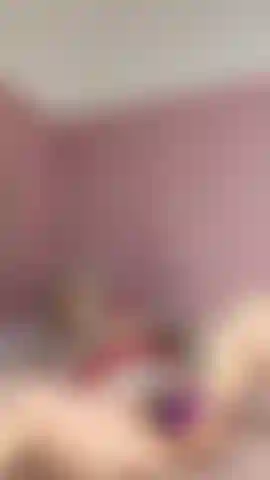 Fodendo meu vibrador de 14 polegadas e tendo um orgasmo intenso.