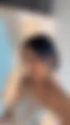 Pele escorregadia, desejos molhados.