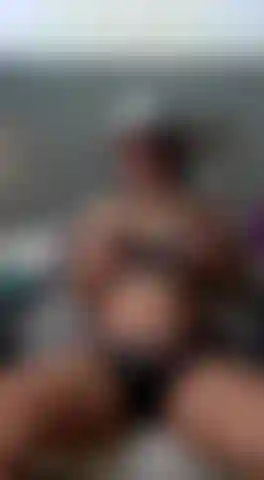 Com amor e com uma bucetinha gostosa!