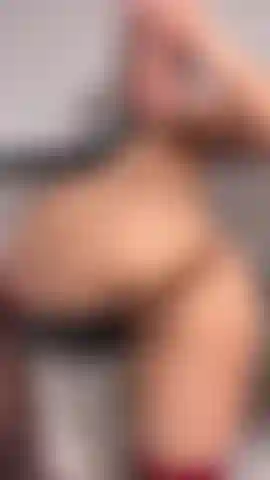 Aprecie minha bunda incrível e depois dê uma palmada nela.