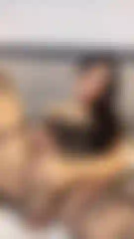 Eu masturbo sua rola para que você possa enfiar na minha buceta apertada depois.