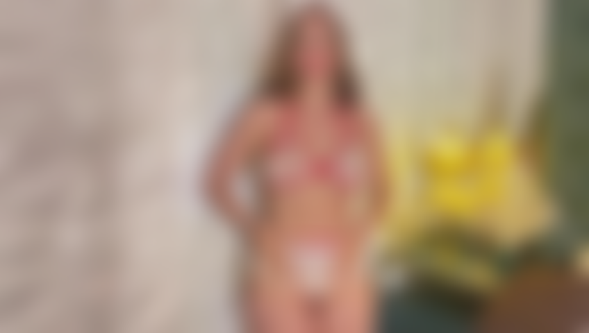 Enfermeira sexy fica excitada.
