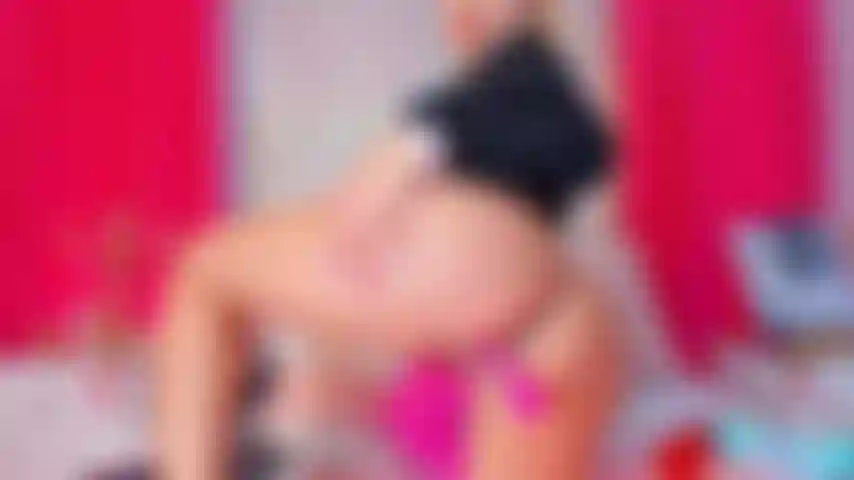 Exuberante dentro da bucetinha molhada, bunda grande.