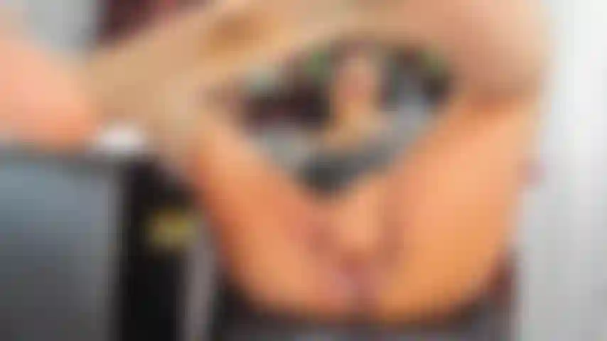 Olhe minha vagina molhada para você.