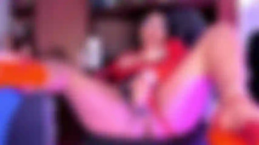 Por dentro e por fora a buceta domi vibra.