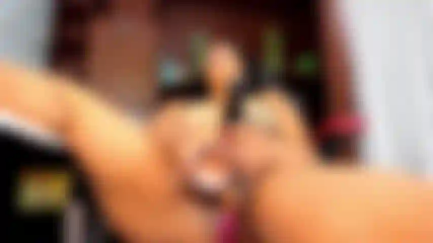 Fodendo minha bucetinha suculenta para você!!!