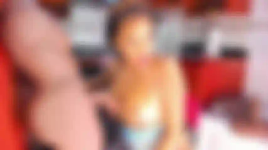 Você quer me dar seu esperma entre meus seios?