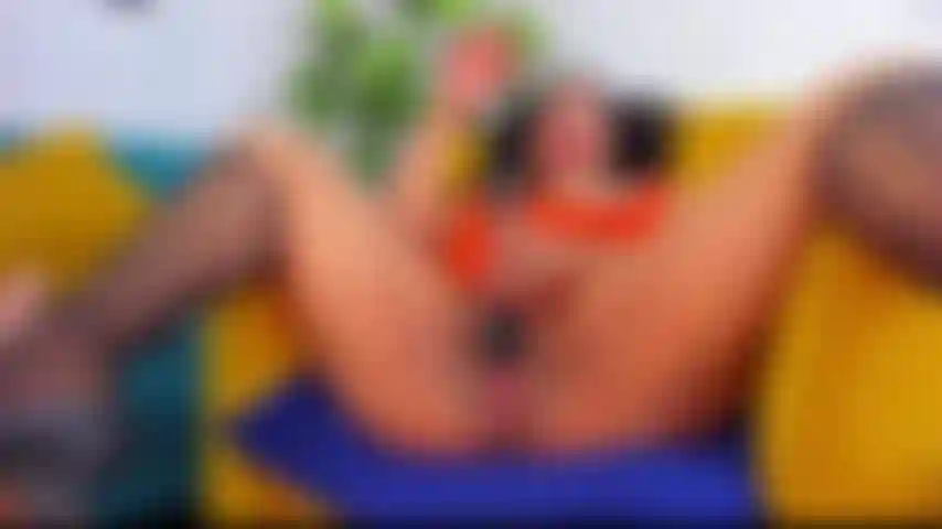 Morena tesuda adora foder e chupar pau!!!