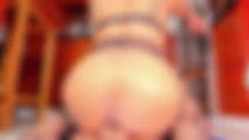 Aproveito meu enfeite na minha bunda enquanto fodo meu vibrador.