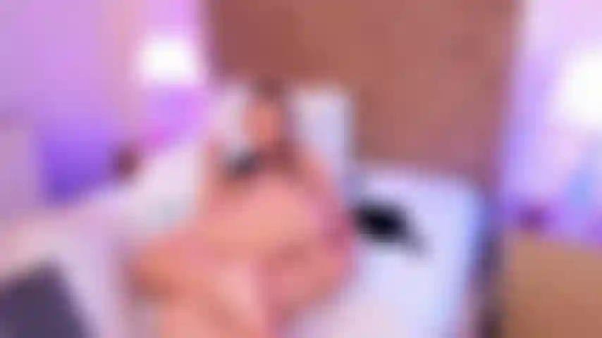 Minha bunda apertada está gritando por essa rola.